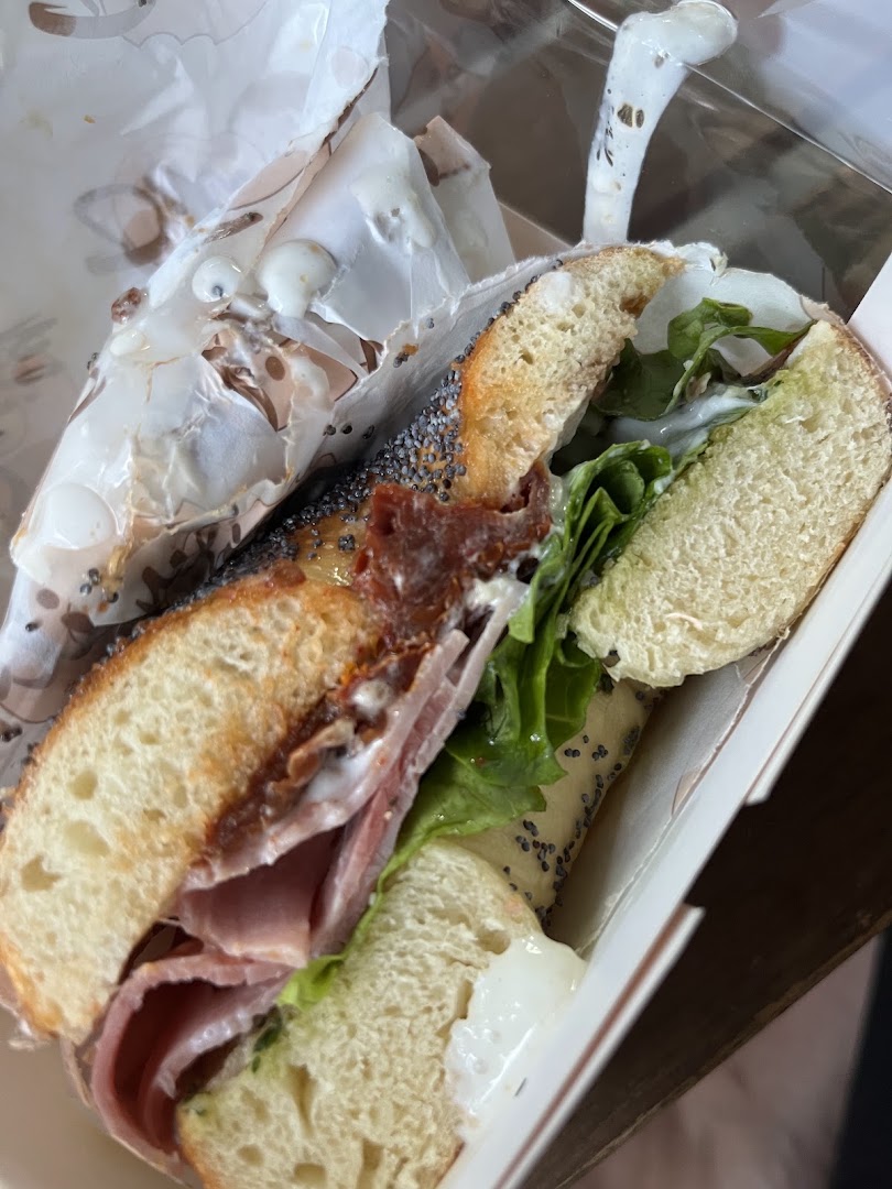 Daily Café - Bagels & Donuts: appetizing photo of breakfast bagel