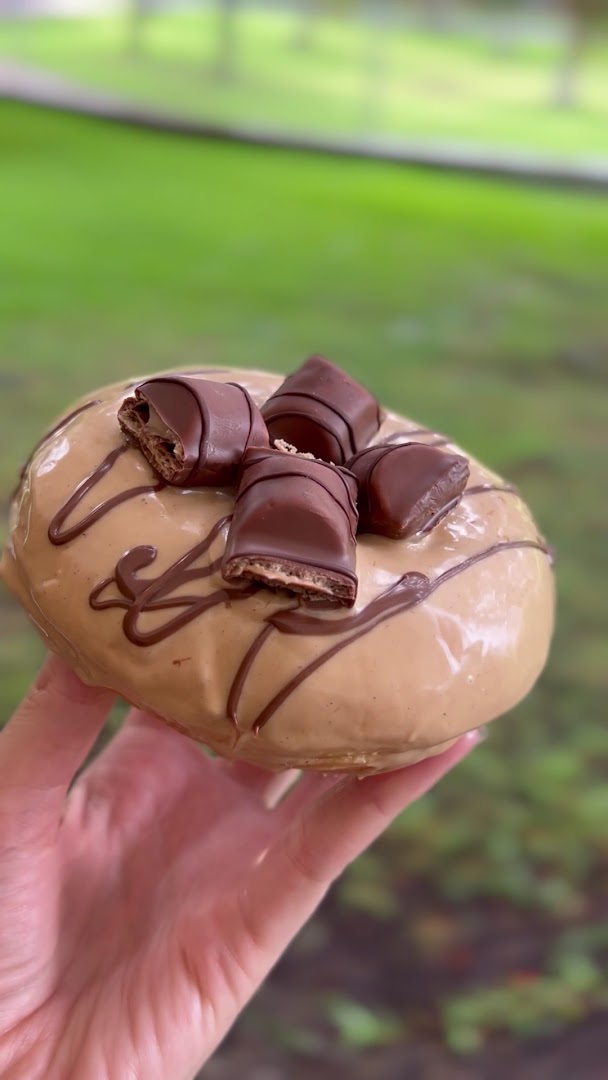 Daily Café - Bagels & Donuts: appetizing photo of food product