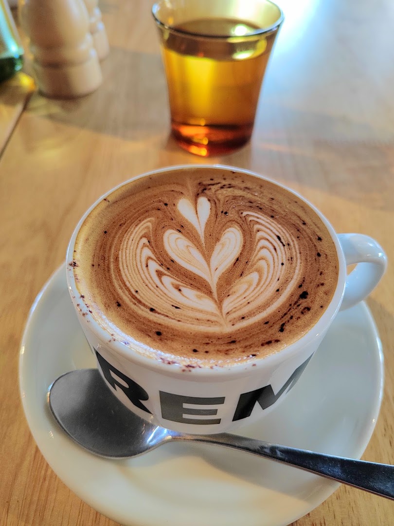 Bowler: high quality latte art photo