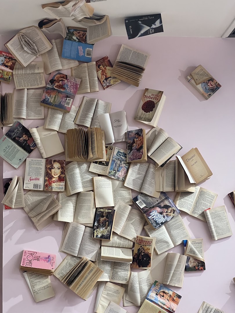 Enamoured Books: creative and appealing book display