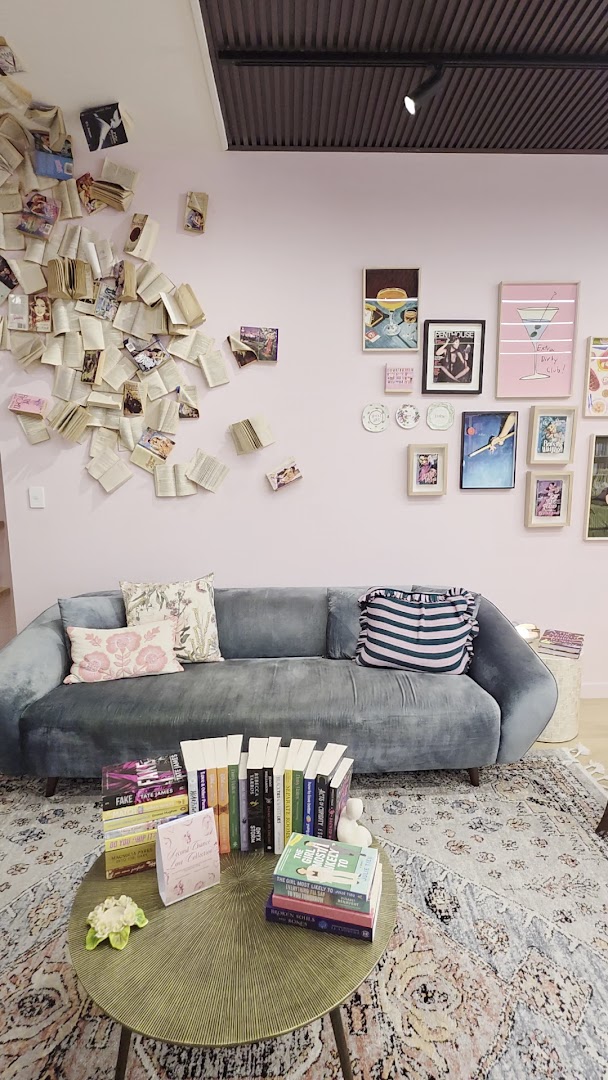 Enamoured Books: attractive and inviting shop interior