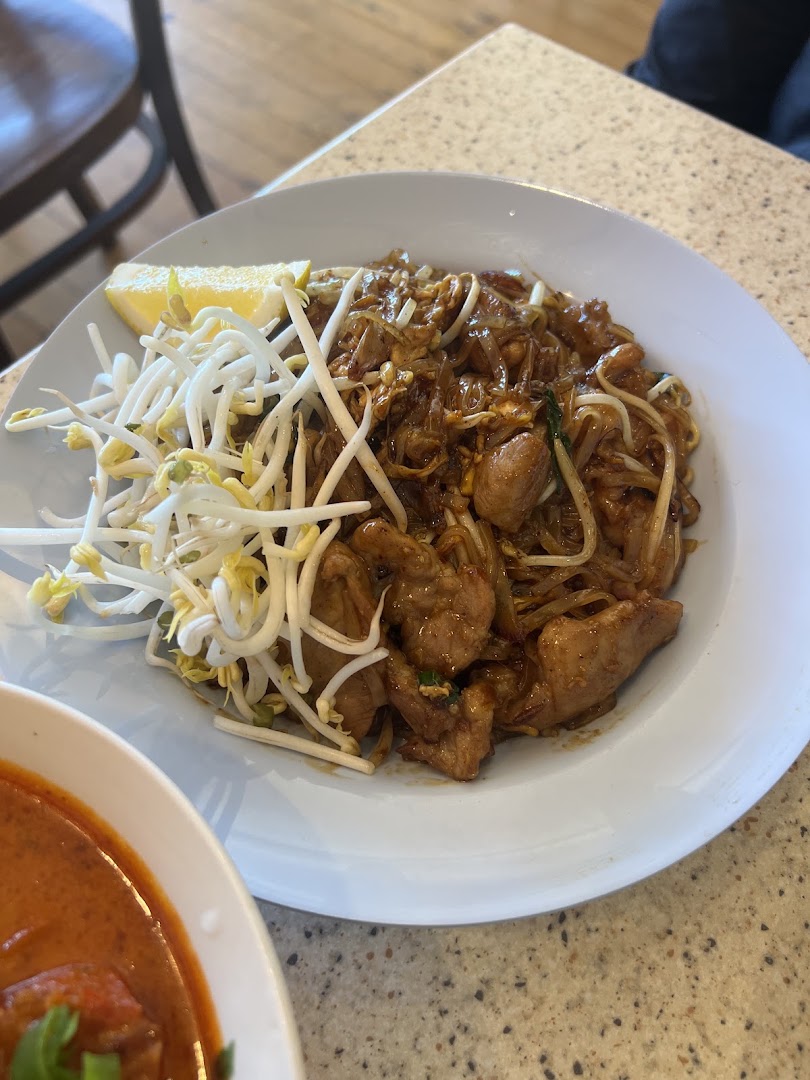 Esarn Rocket: appetizing photo of restaurant food