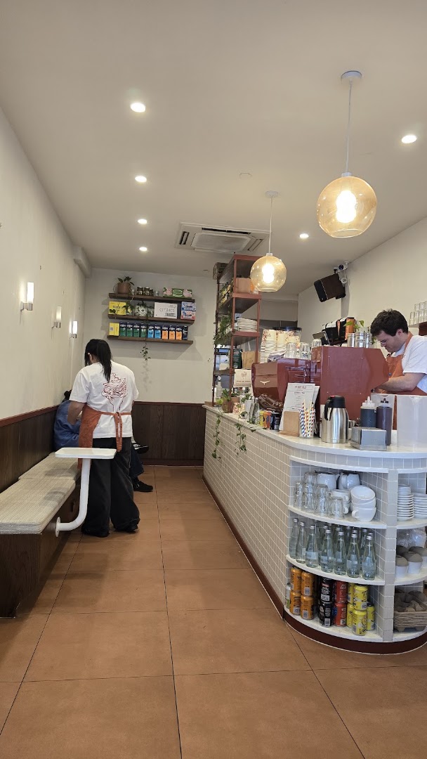 Fitzroy Deli: clear view of venue interior