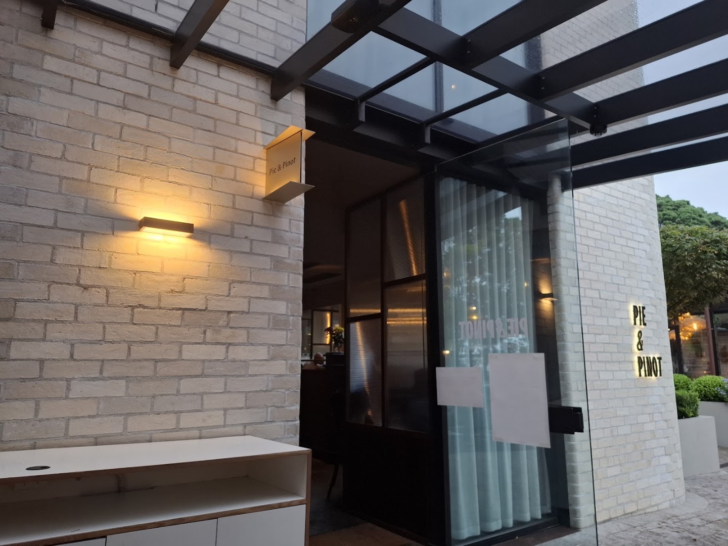 Pie & Pinot: clear, professional shot of entrance
