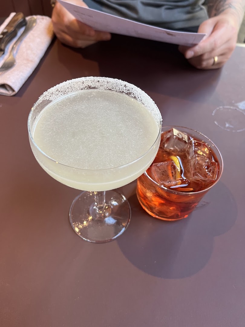 Pie & Pinot: appetizing photo of restaurant drinks