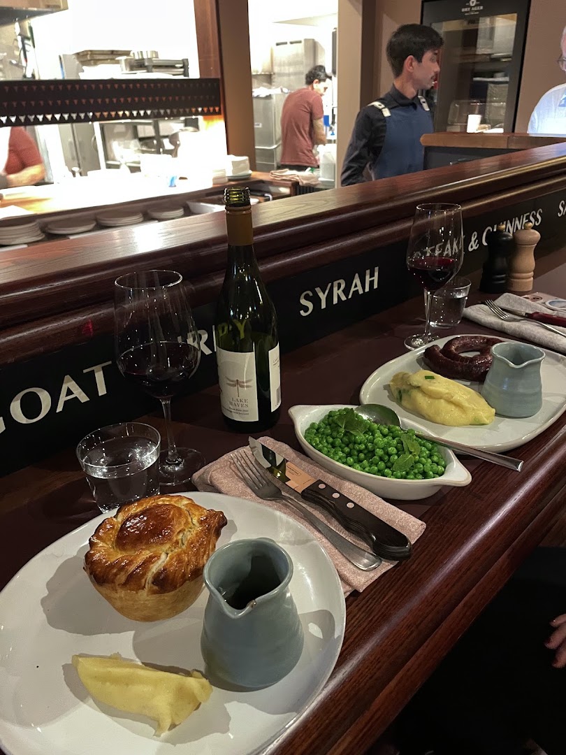 Pie & Pinot: appetizing food and wine presentation