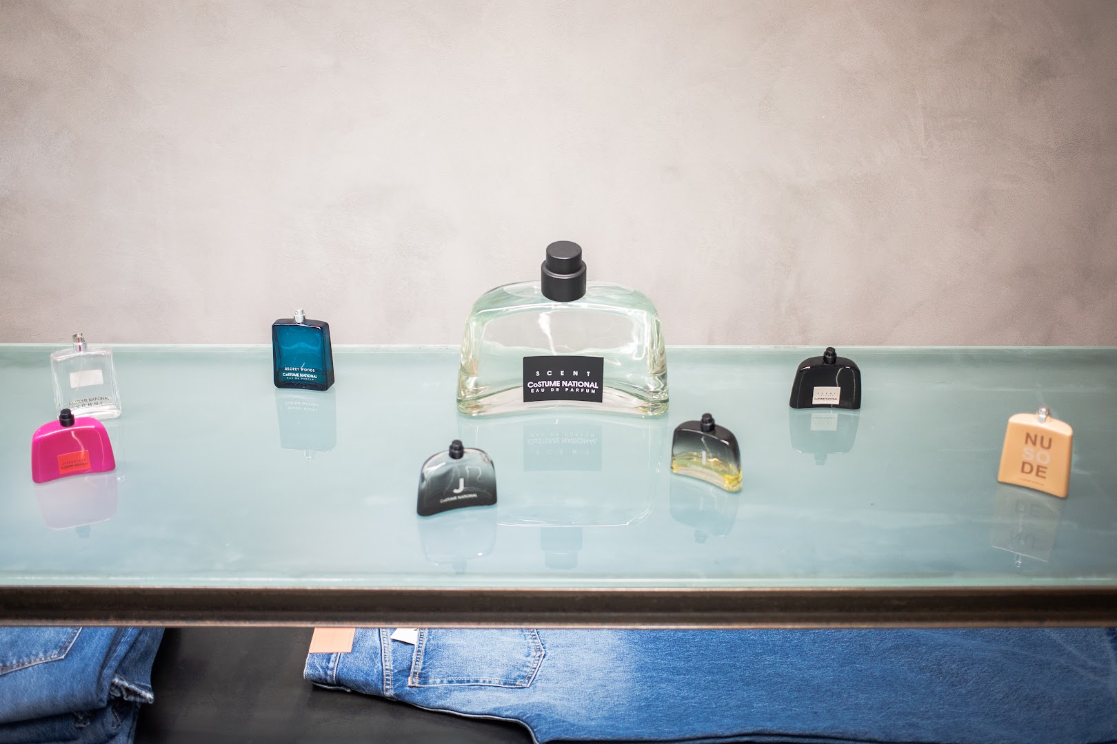 Zambesi: clear product display photo