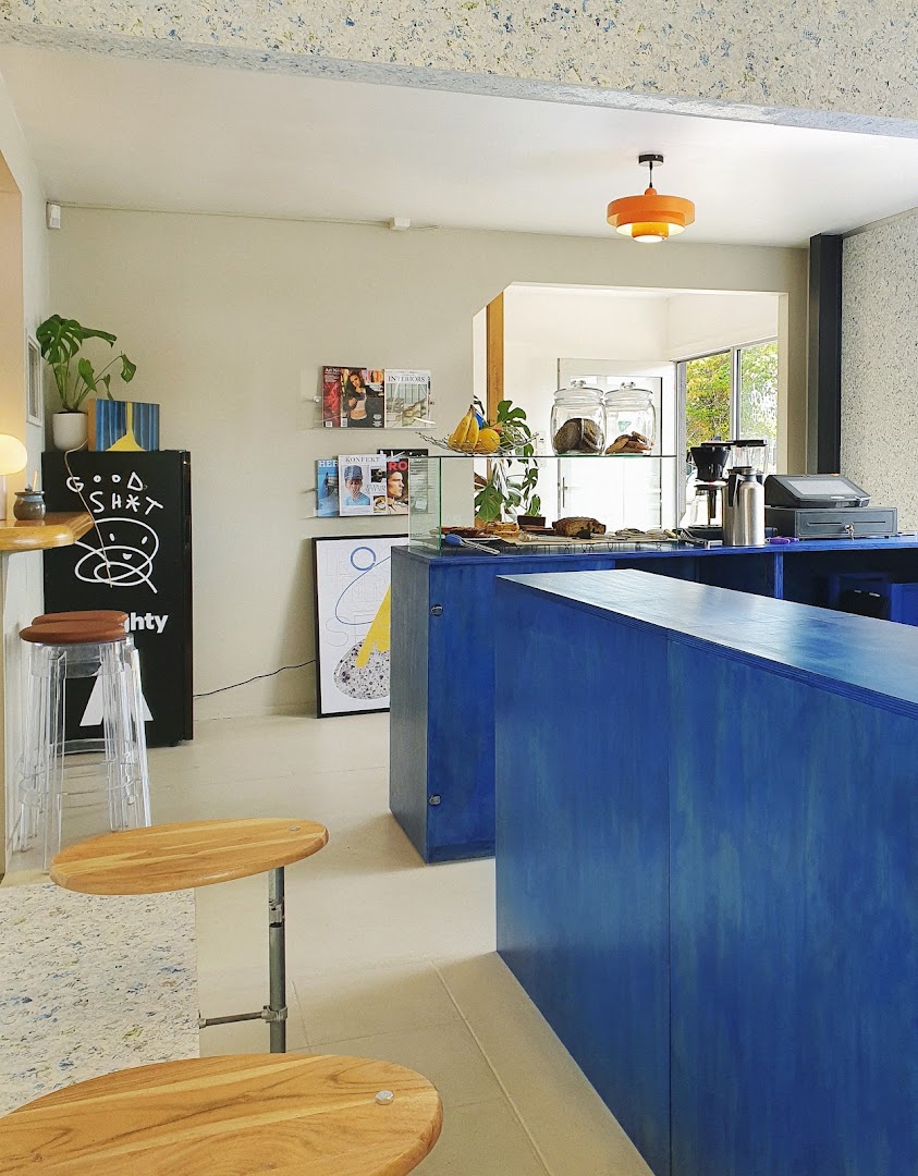 Odds Coffee: clear, inviting interior shot