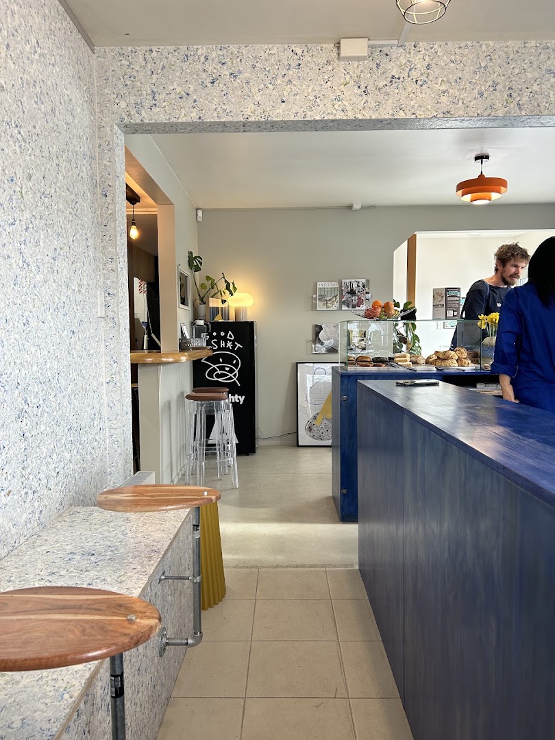 Odds Coffee: clear, inviting interior atmosphere