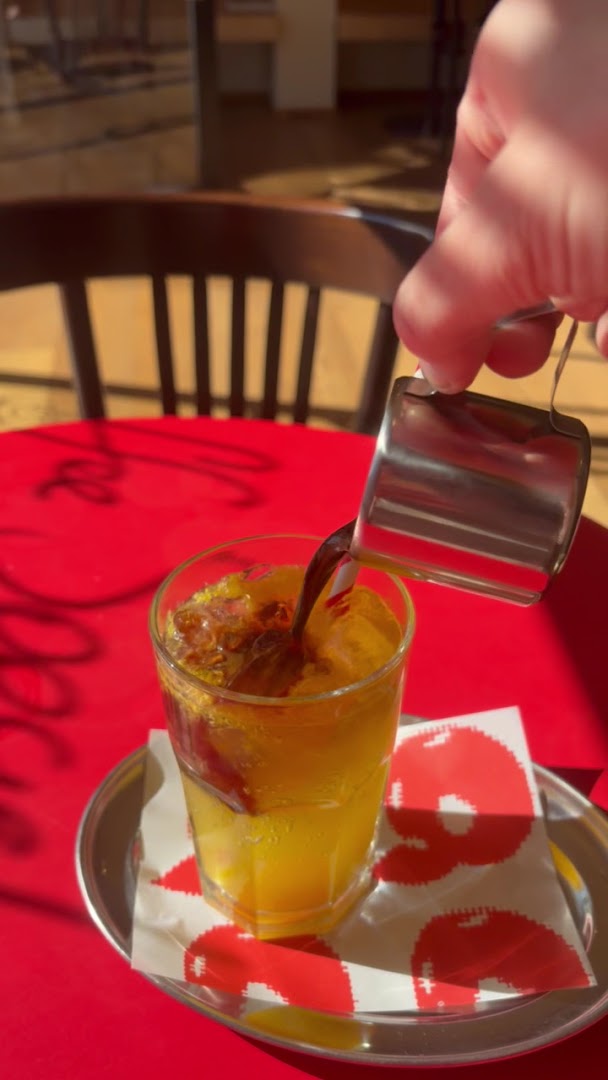 Peaches: appealing shot of drink preparation
