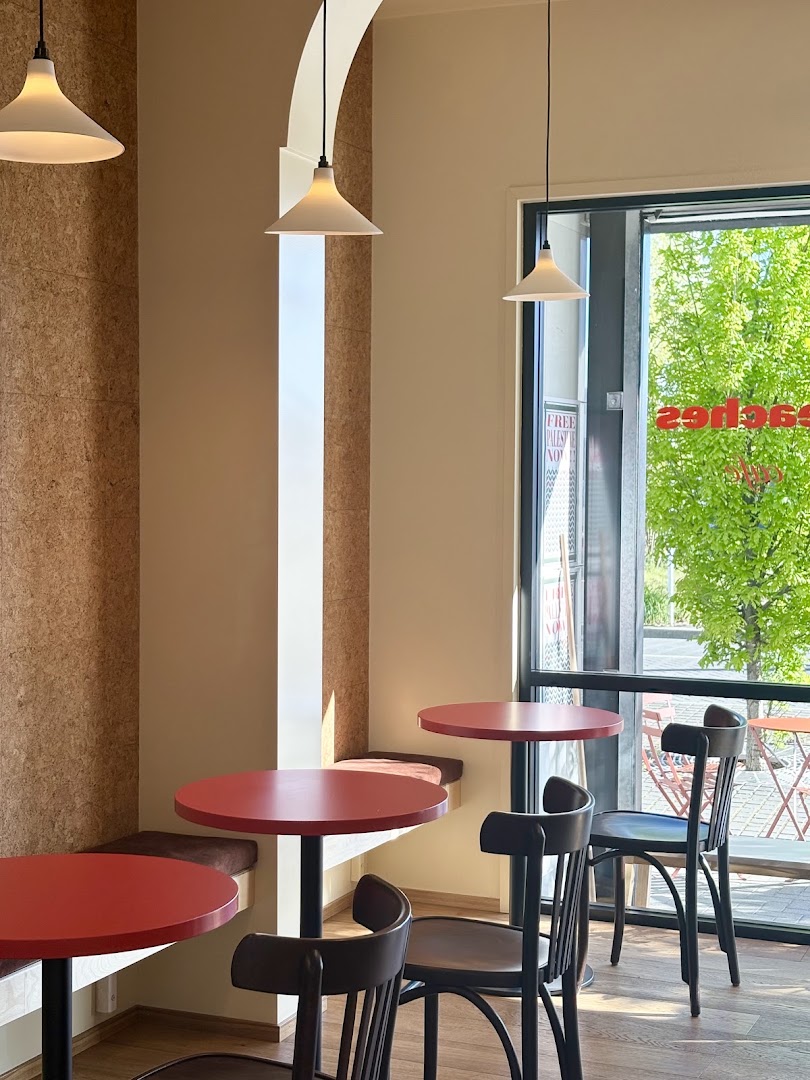 Peaches: inviting and professional interior shot
