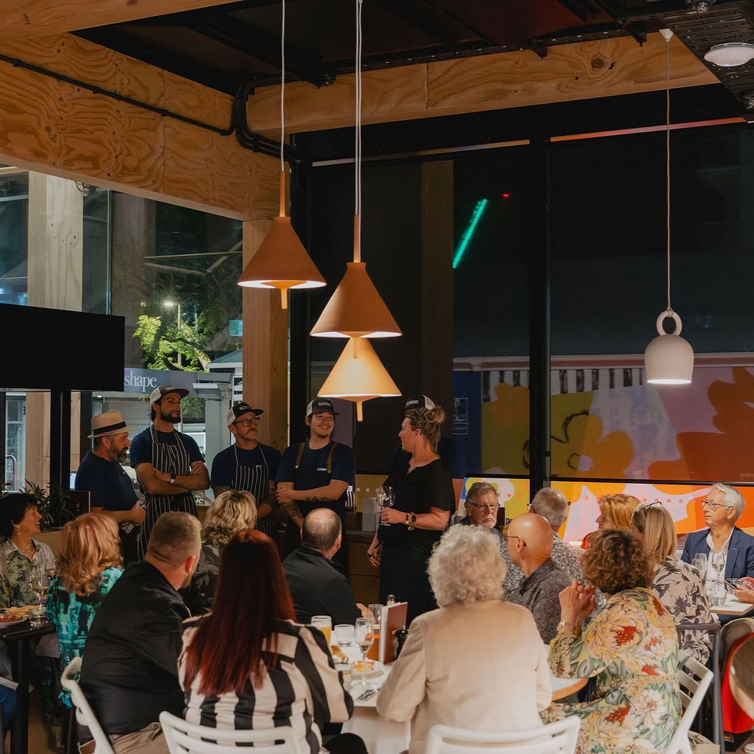 Florence Bistro: inviting atmosphere with happy guests