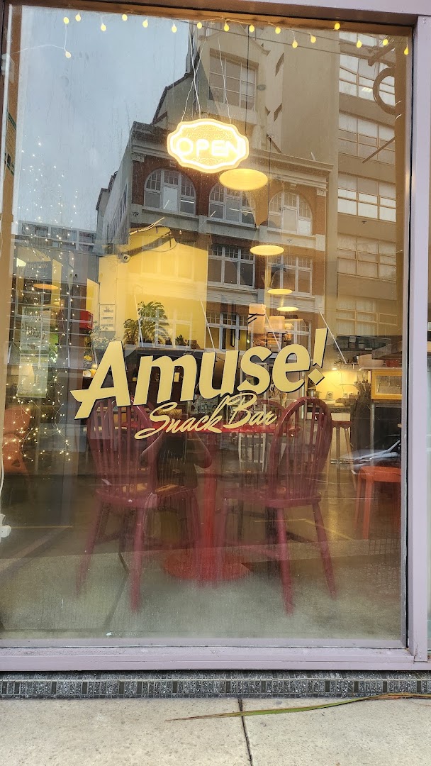 Amuse Snack Bar: clear view of venue storefront