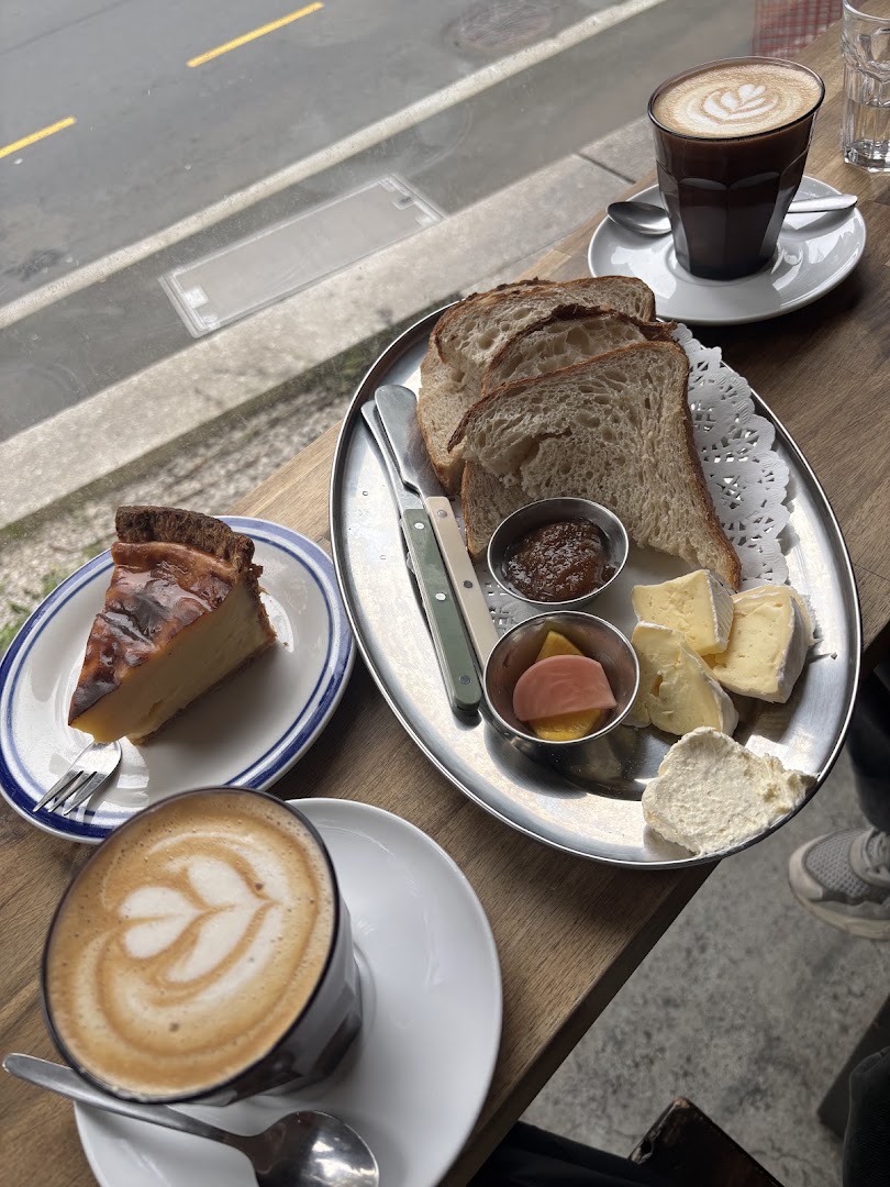 Amuse Snack Bar: appetizing breakfast food photography