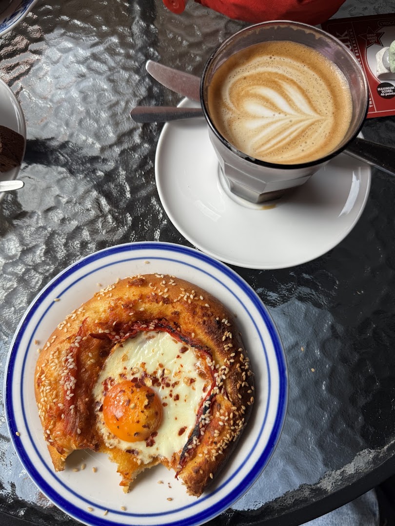 Amuse Snack Bar: appetizing breakfast and coffee shot