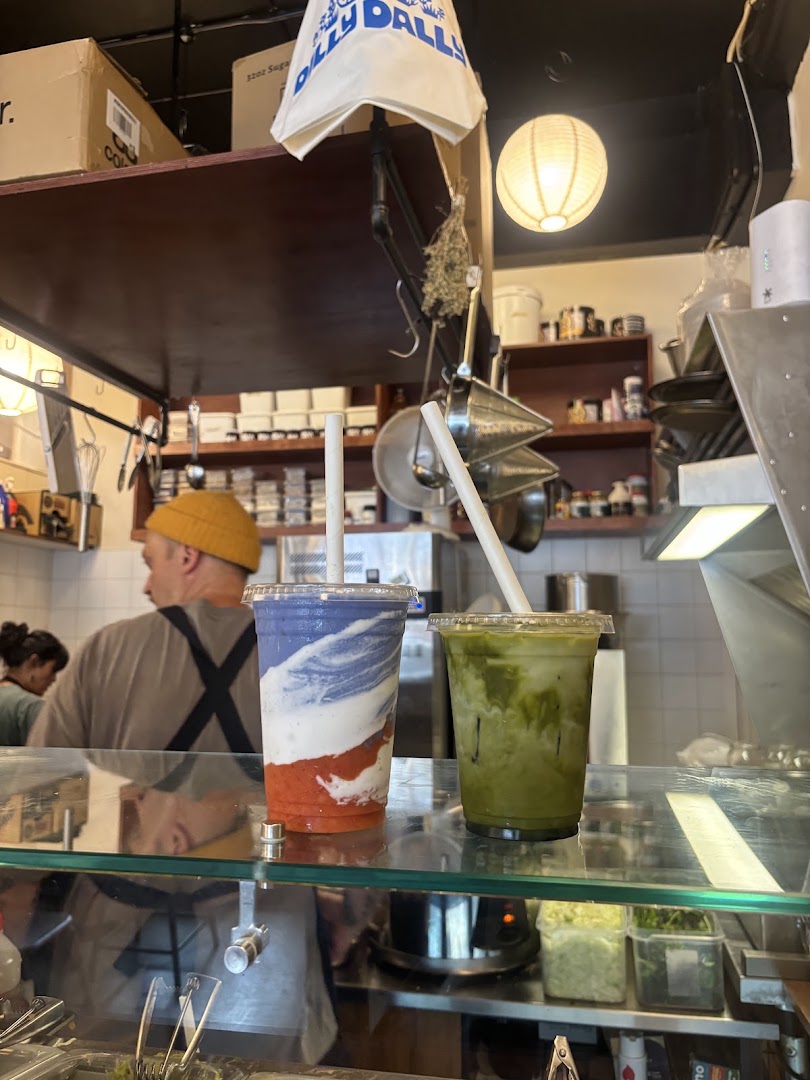 Dilly Dally: clear photo of venue drinks