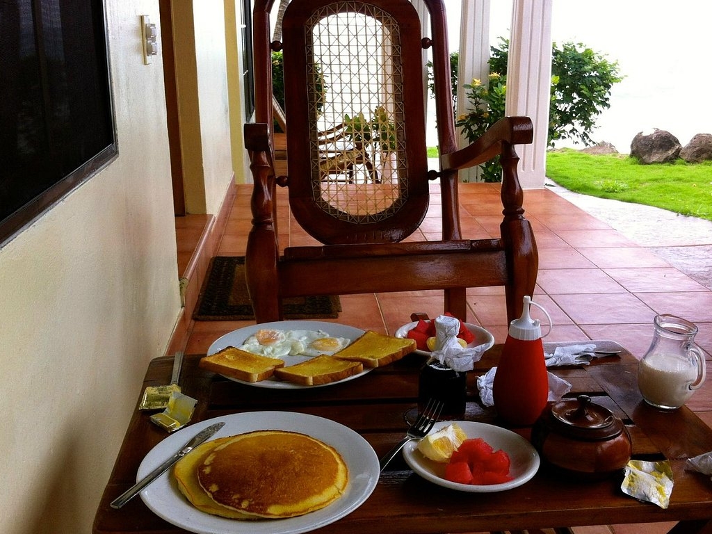 Casa Canada: appetizing breakfast scene on terrace
