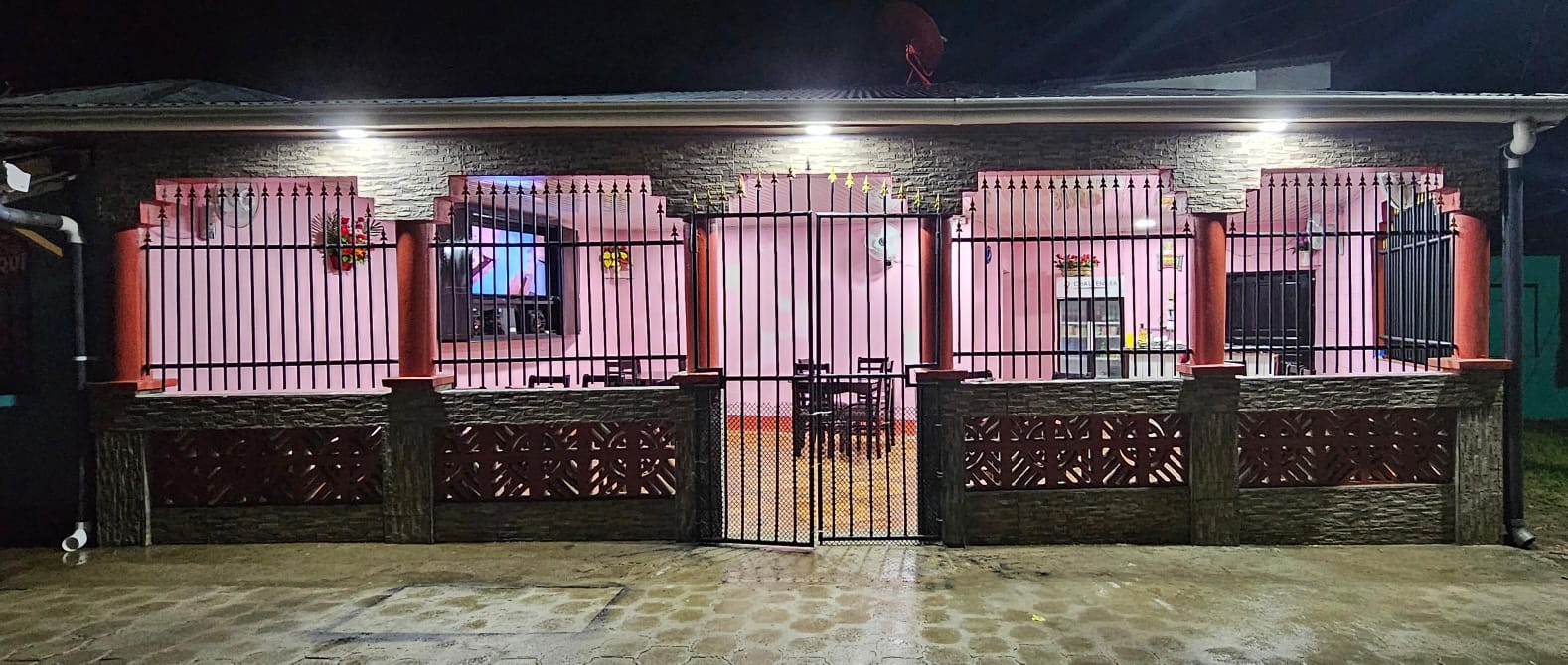 Comedor Doña Julia: clear exterior view of restaurant
