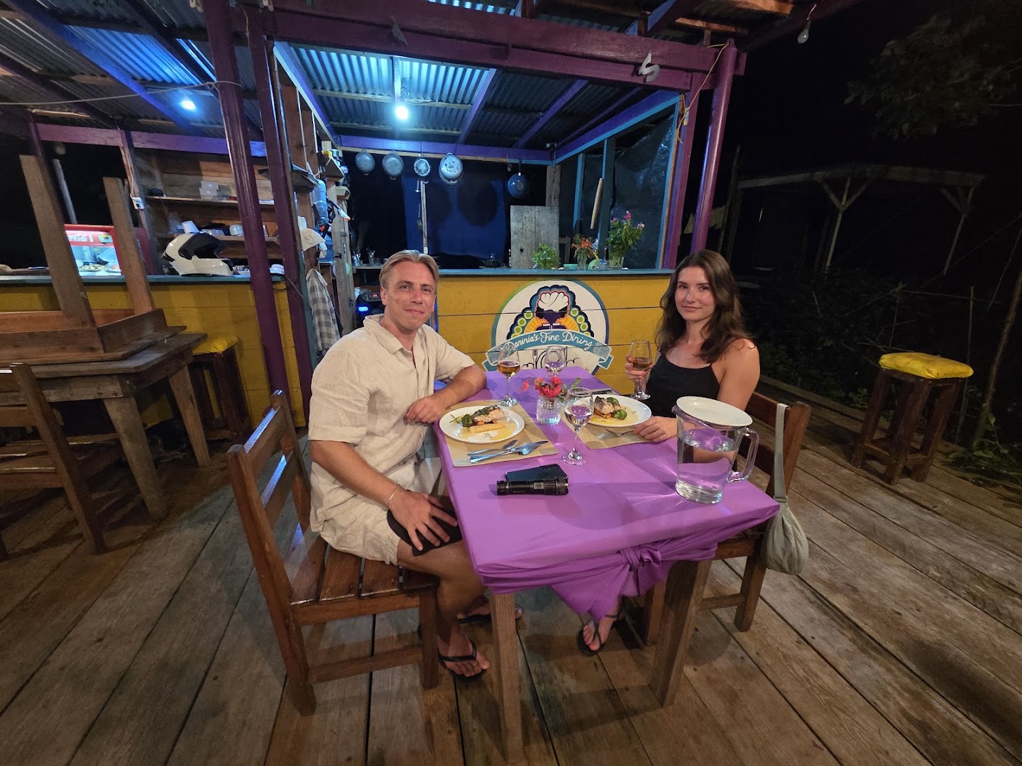Darinia's Fine Dinning: guests enjoying the venue