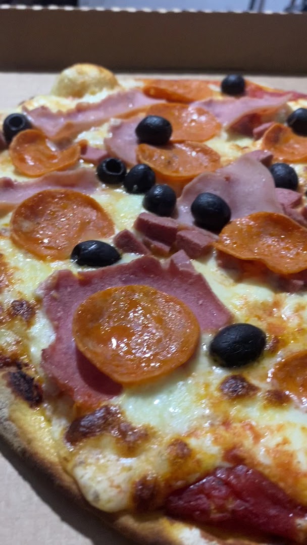Pizzeria Italia: appetizing close-up of pizza