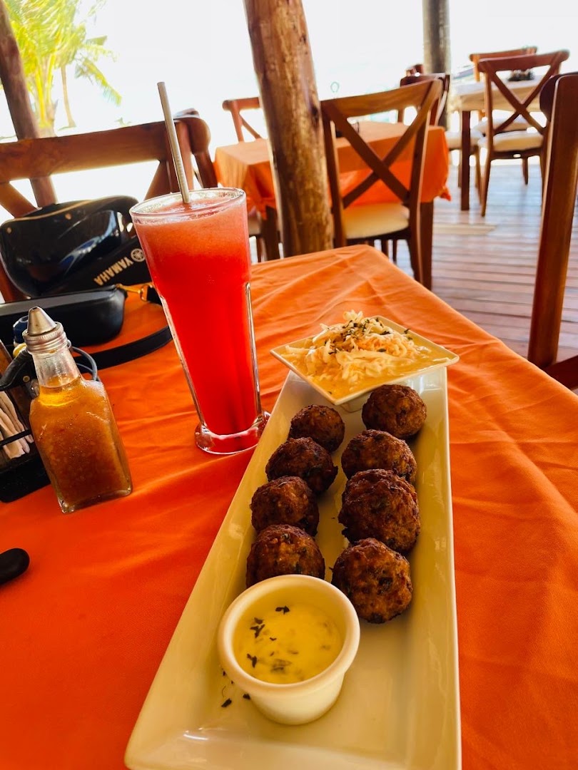Sea Side Grill: appetizing food and restaurant atmosphere
