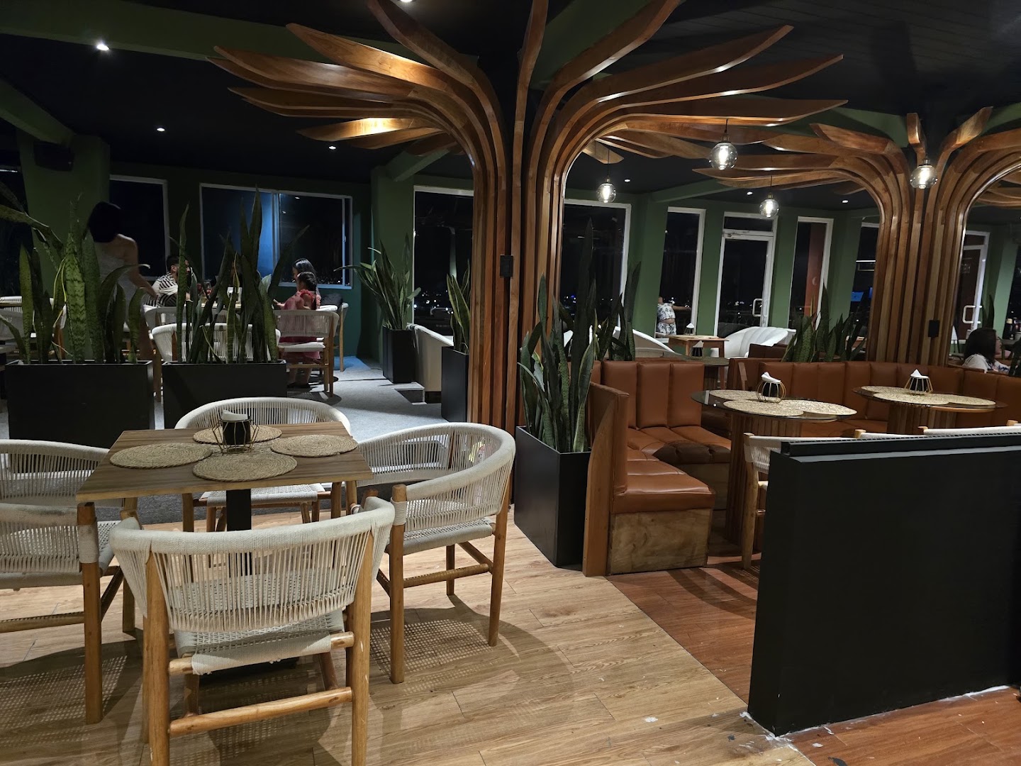 Absolutto Rooftop & Restaurante: attractive restaurant interior atmosphere