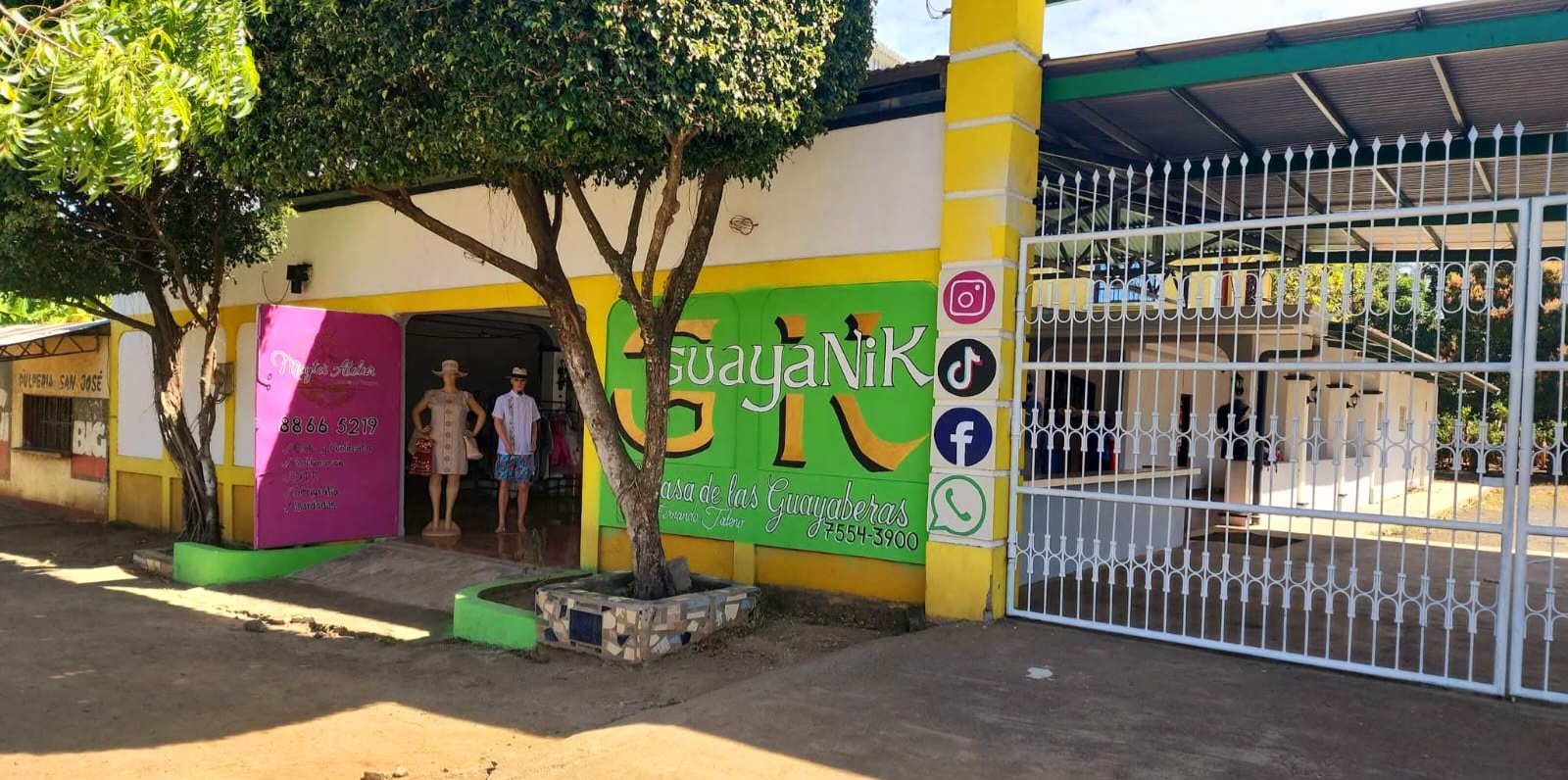 GuayaNik: clear storefront photo showing venue