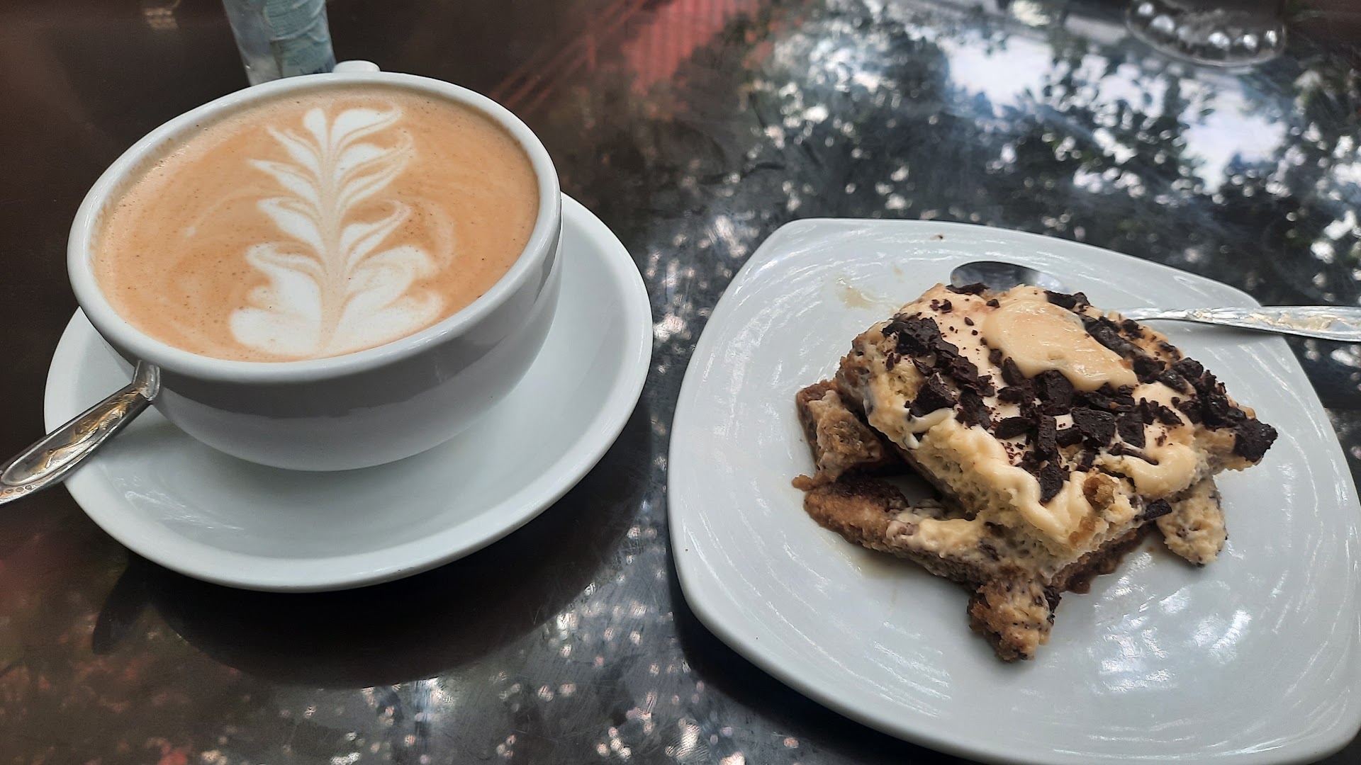 Restaurante Kaffe Café: appetizing photo of coffee and dessert