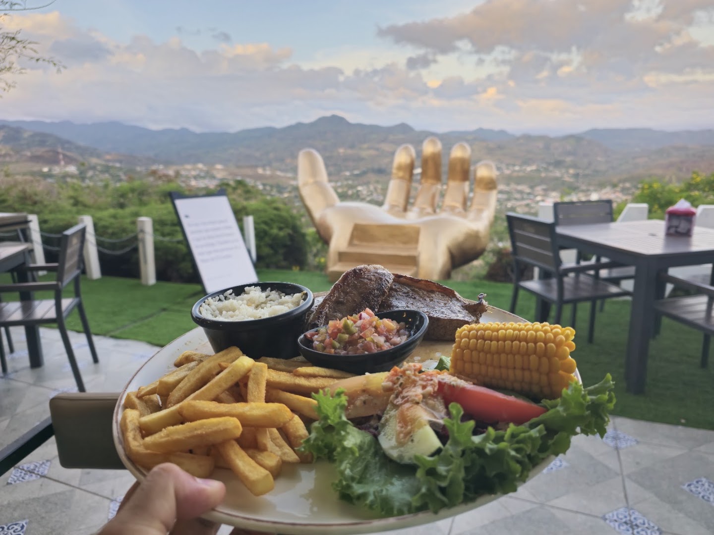 Restaurante La República: appetizing food with scenic view