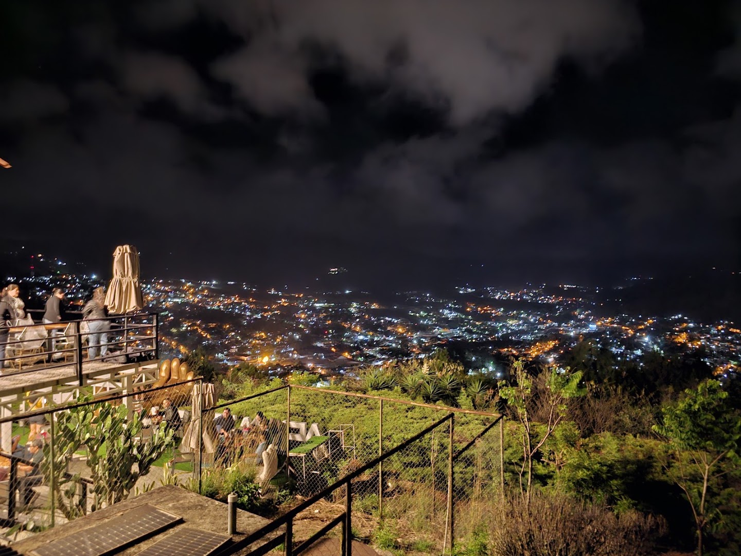 Restaurante La República: beautiful night view and atmosphere