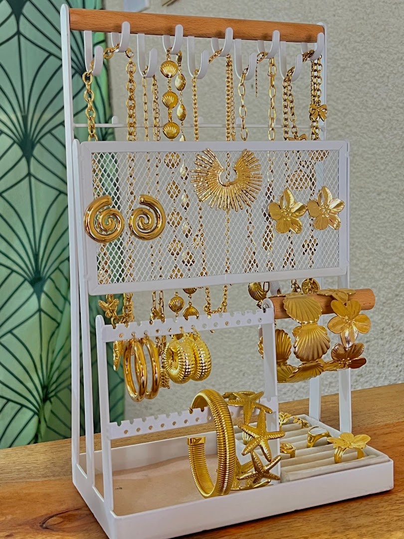 Alma de Ometepe: clear display of shop products