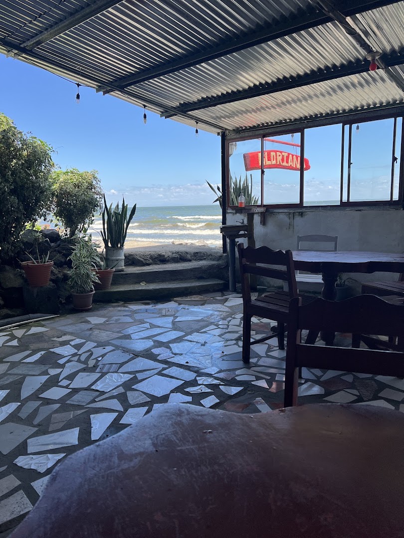 Comedor Gloriana: inviting terrace with ocean view
