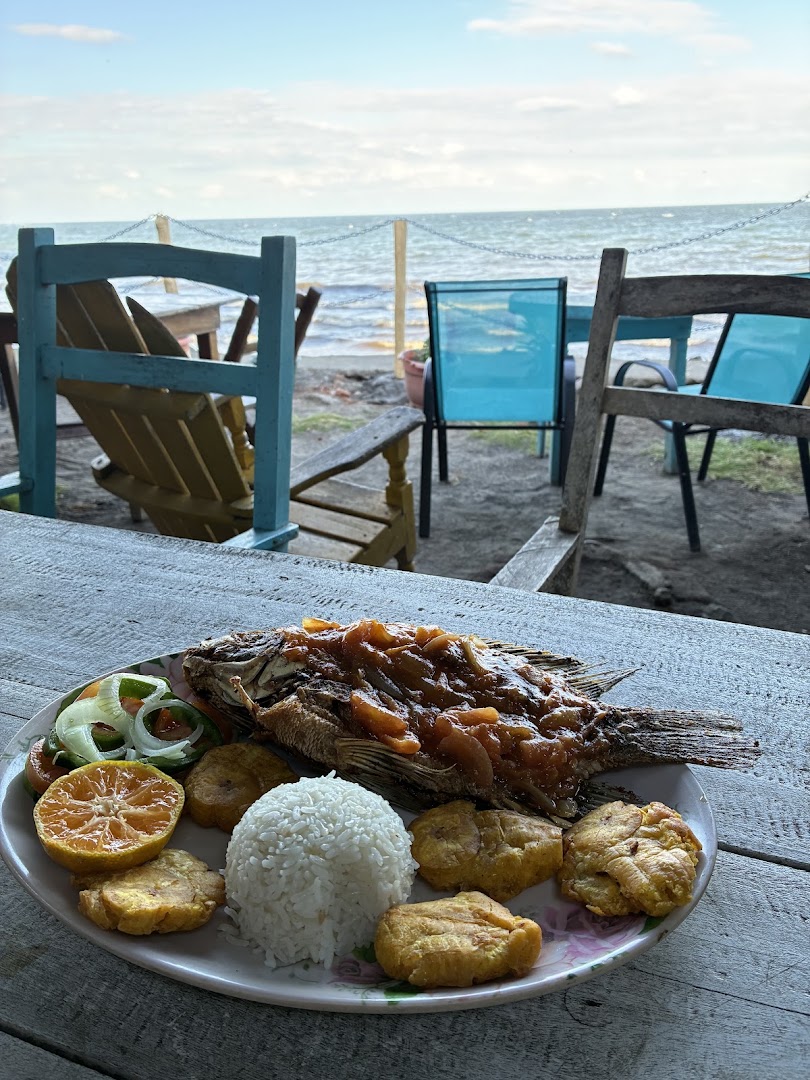Comedor Julia's: appetizing food with scenic view