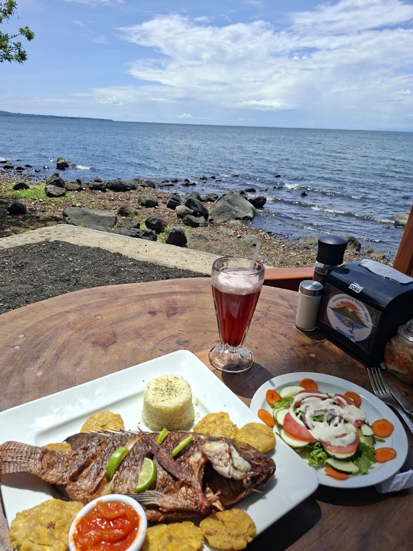 Delfín Azul: appetizing food with scenic view