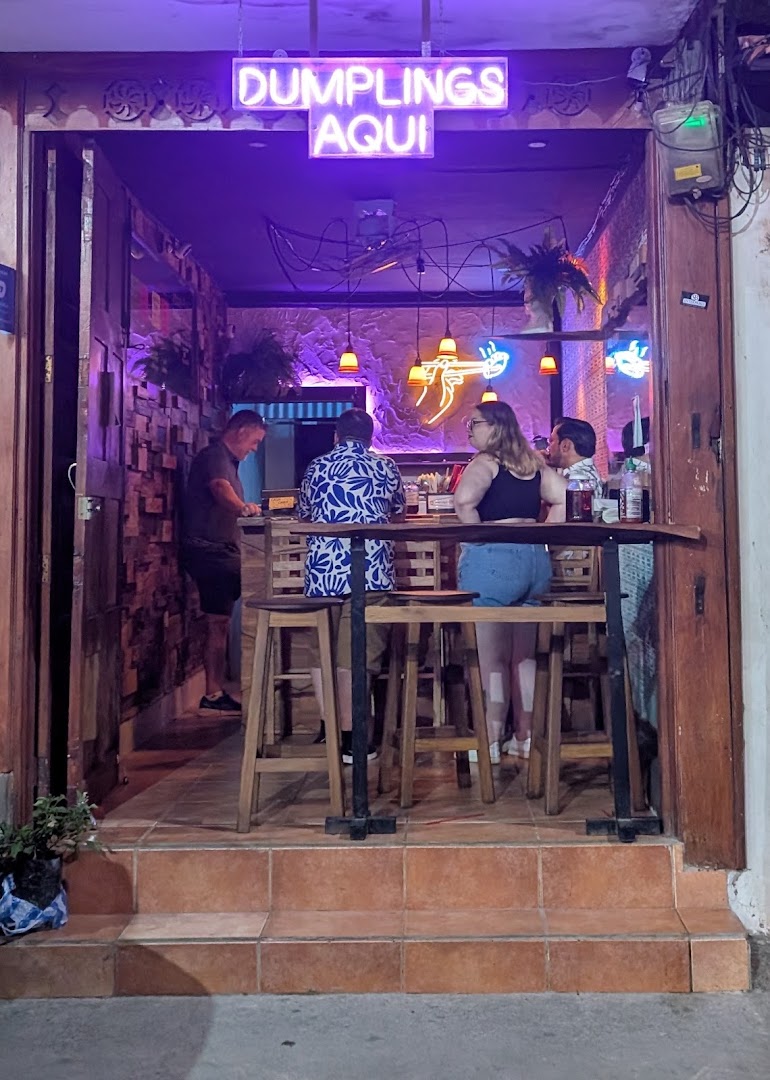 Dumplings Aqui: inviting atmosphere and clear branding