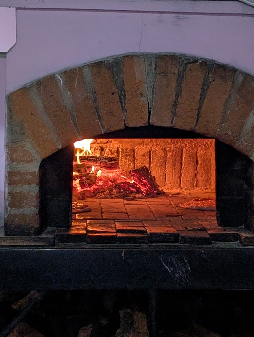 La Vecchia Signora: appealing wood-fired pizza oven