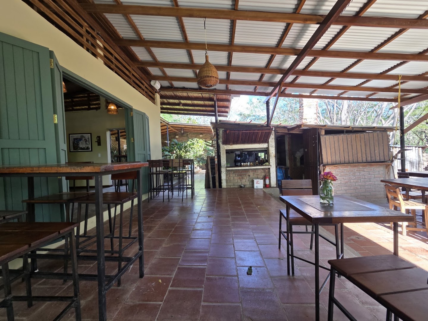 Machete Market Cafe: inviting and clear venue atmosphere