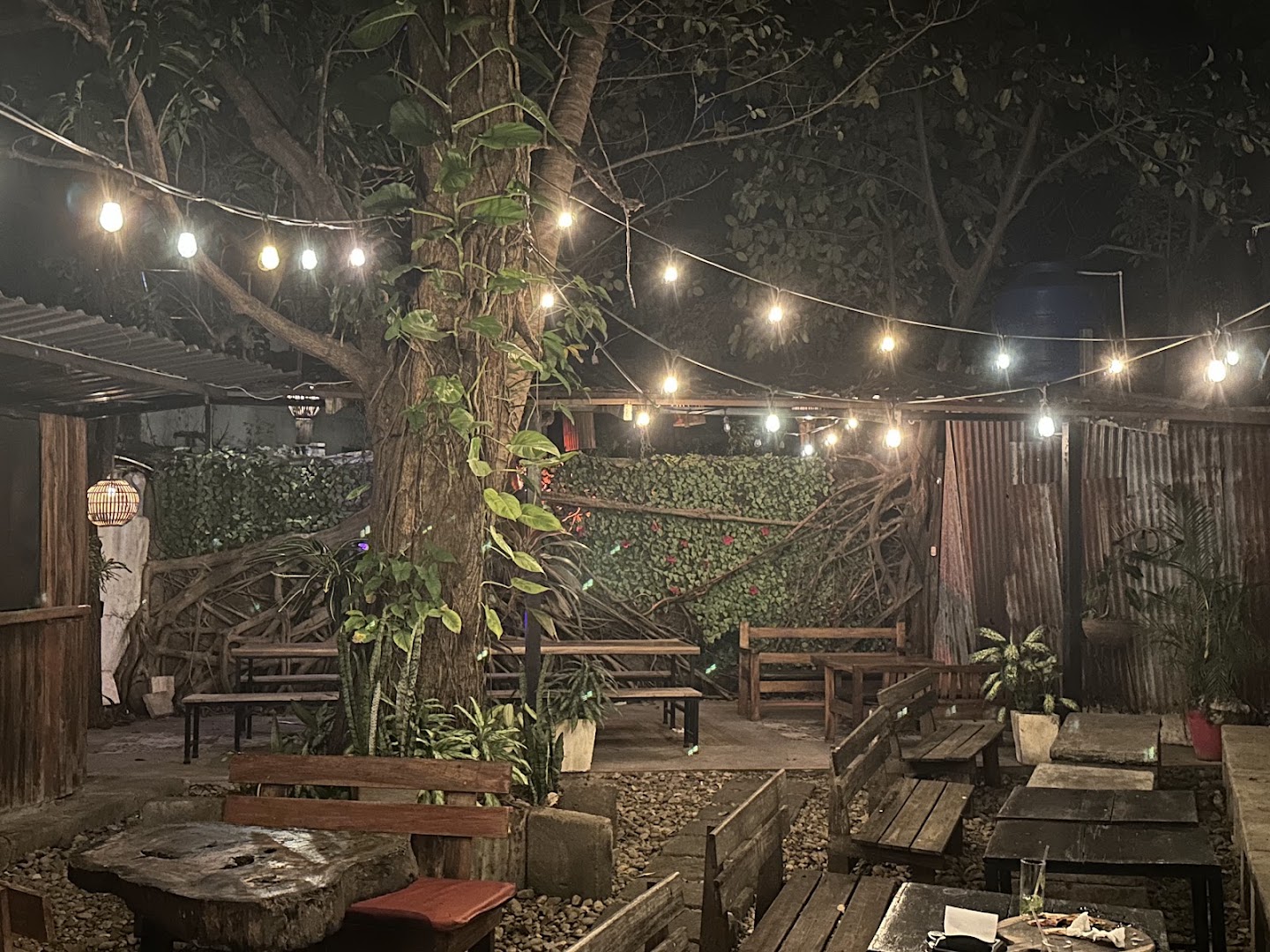Sauced Pizza: atmospheric and inviting outdoor seating