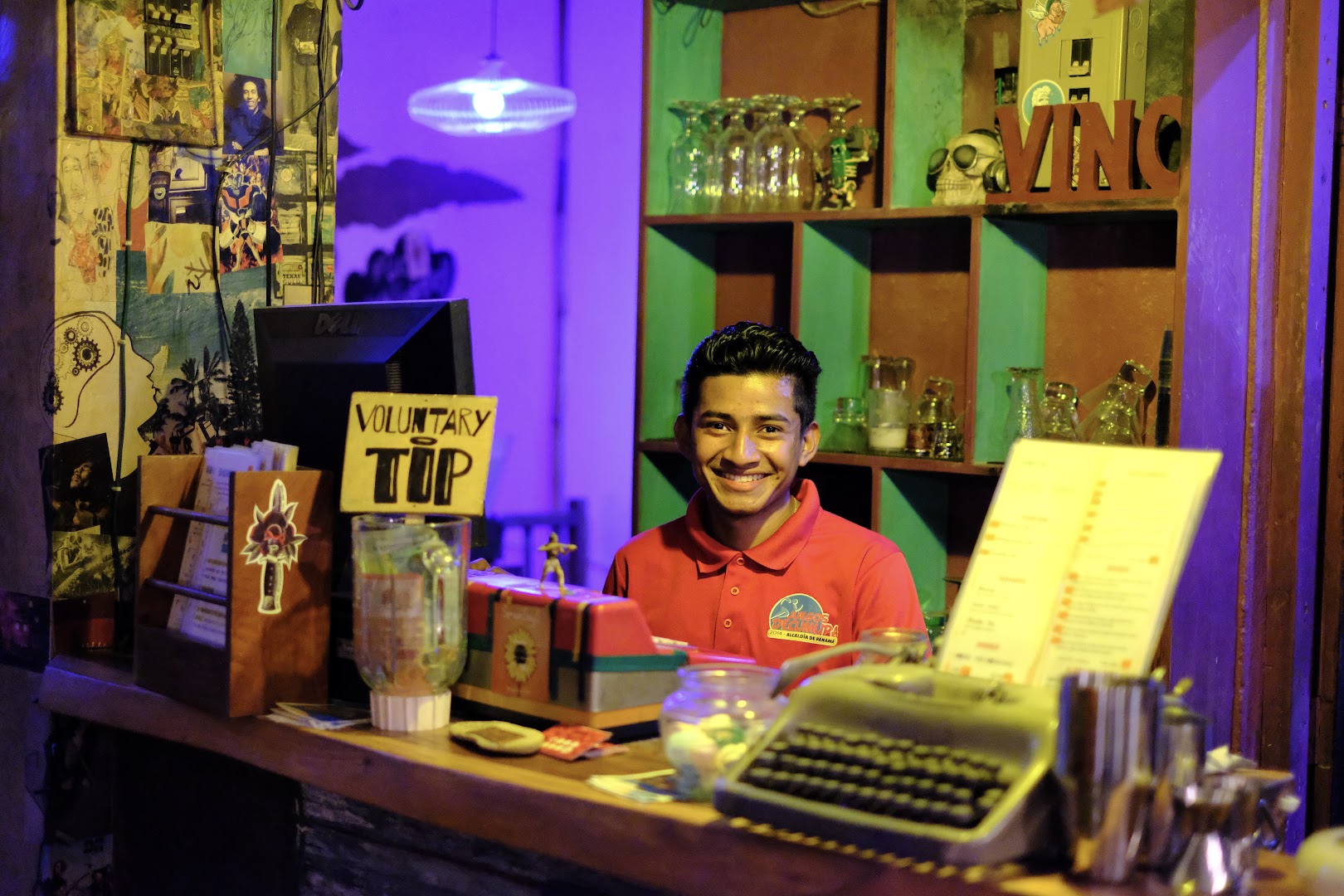 Simon Says Smoothie Bar: friendly staff member at counter