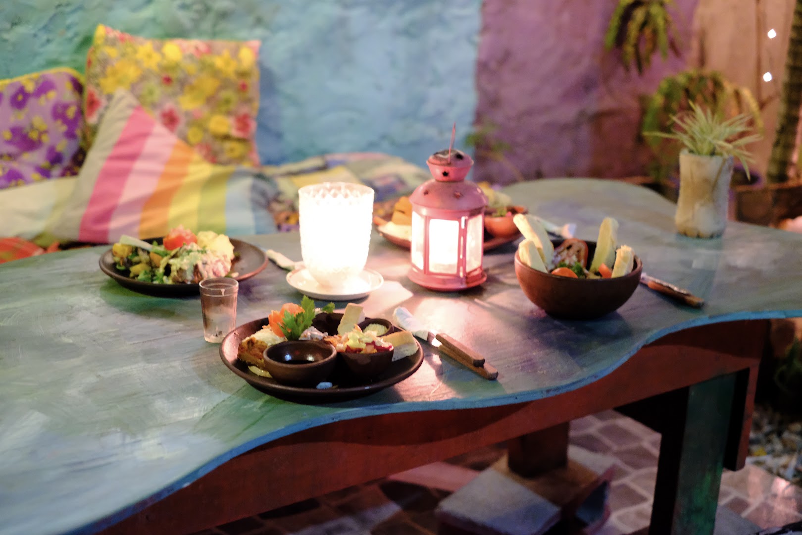 Simon Says Smoothie Bar: appealing atmosphere and food presentation