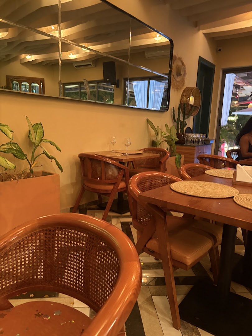 BamBoa: clear, inviting restaurant interior shot