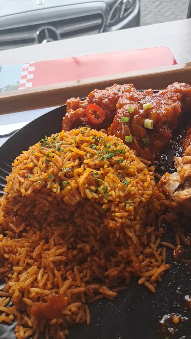 Combos: appetizing photo of served food