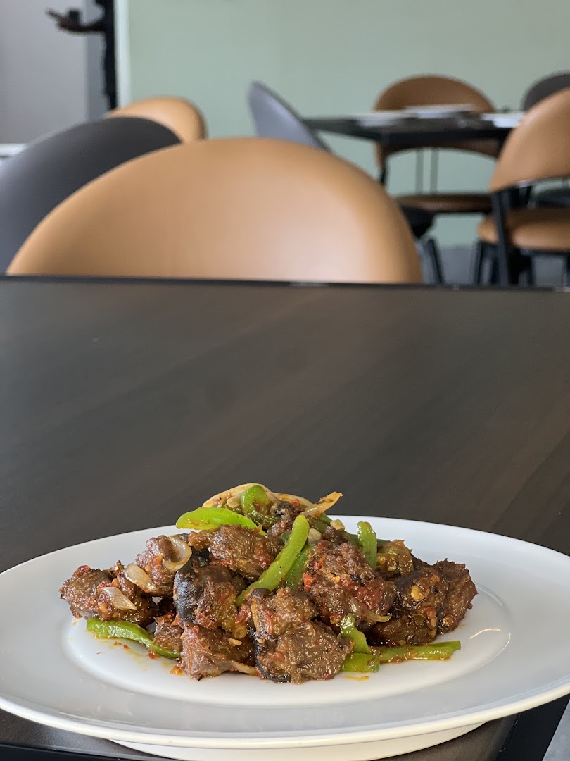 Combos: appetizing food photo in venue