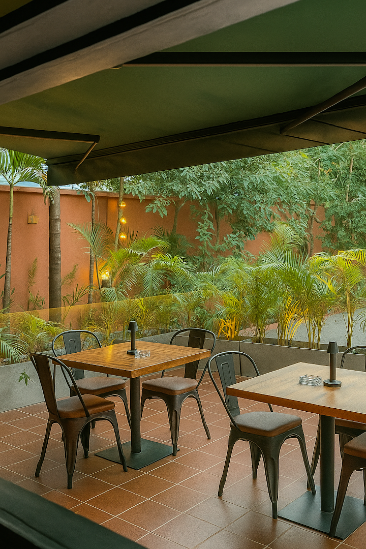 Dough Pizza Bar: attractive and inviting terrace atmosphere