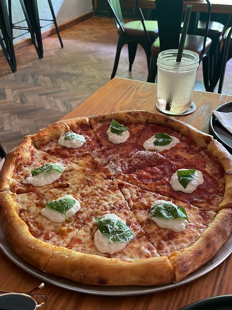 Dough Pizza Bar: appetizing, high-quality food photography