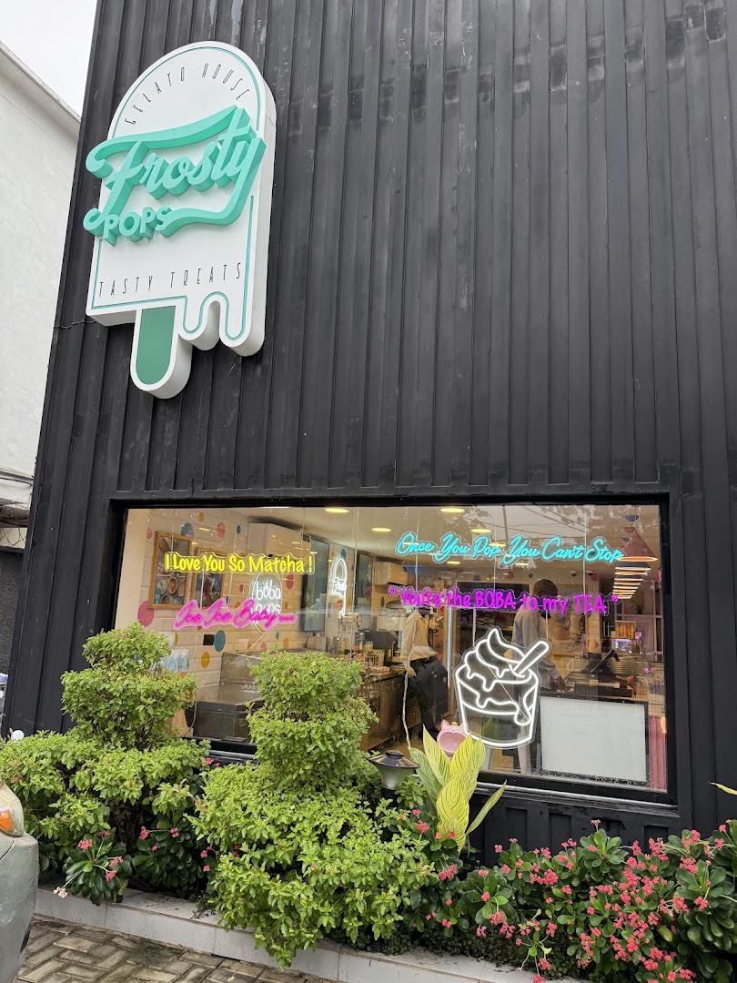 Frosty Pops: clear exterior shot of venue