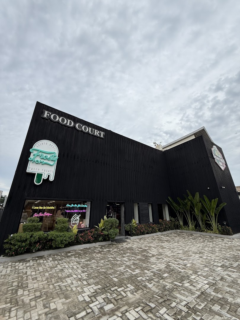 Frosty Pops: clear exterior shot of venue