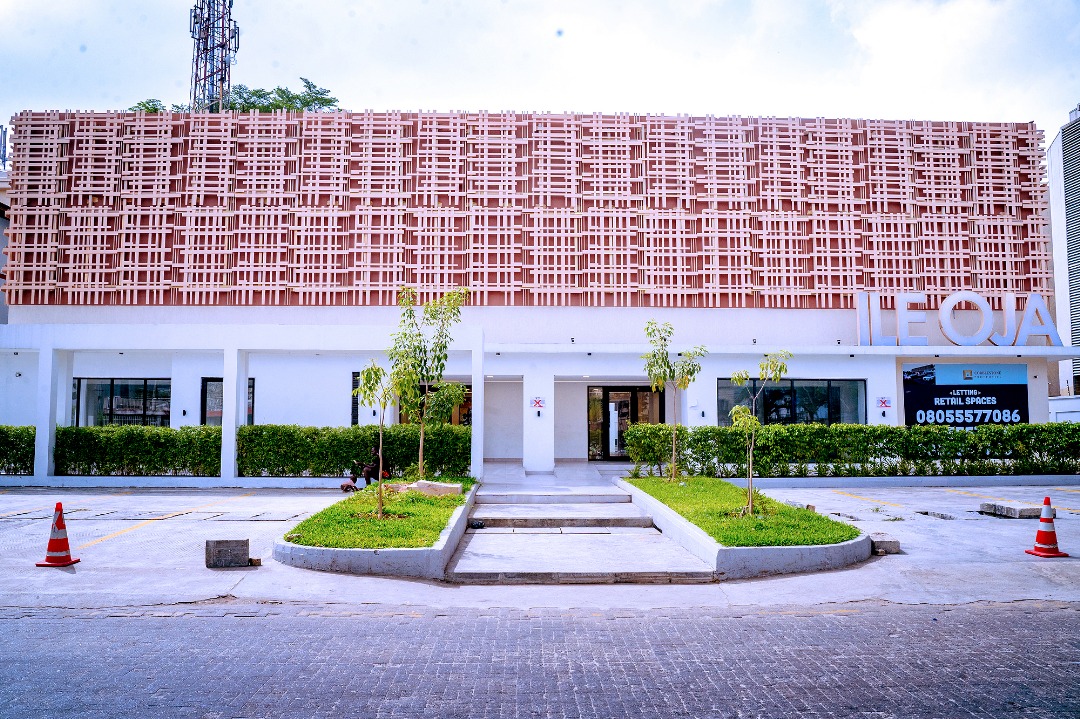 Ile Oja Victoria Island: clear exterior view of shop