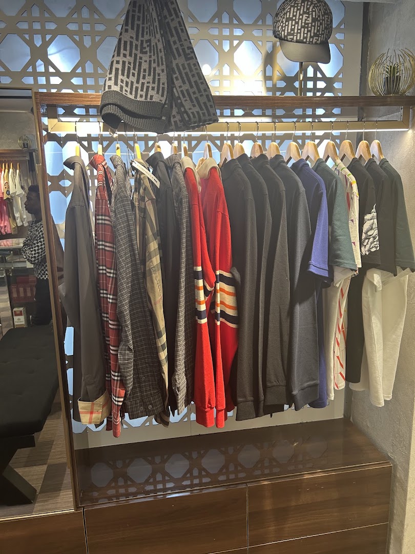 Ile Oja Victoria Island: clear display of shop products