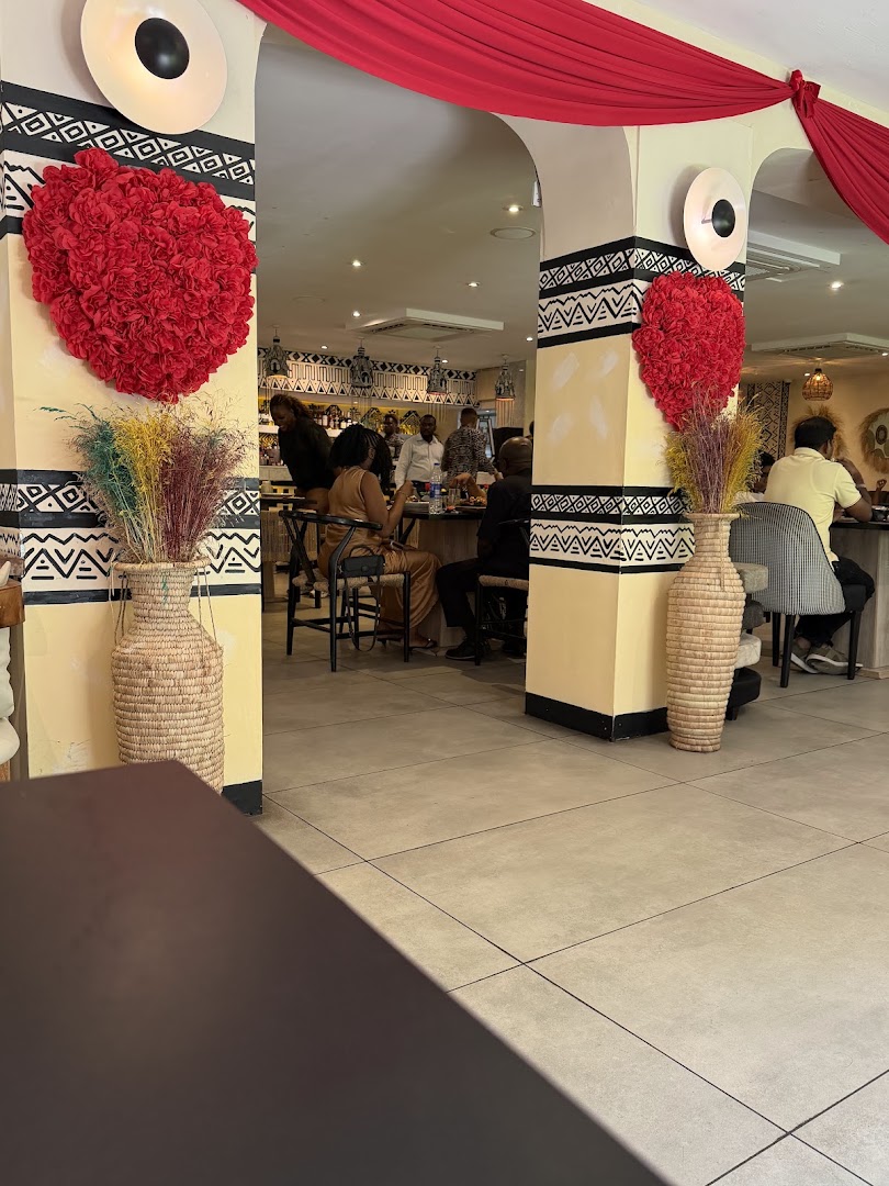 Locale Lagos: restaurant interior and atmosphere